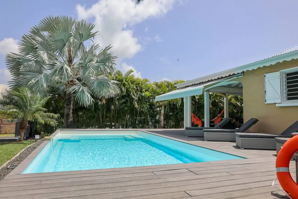 Piscine privée au sel de 8 × 4 m de la Villa Trézel à Saint-François, Guadeloupe
