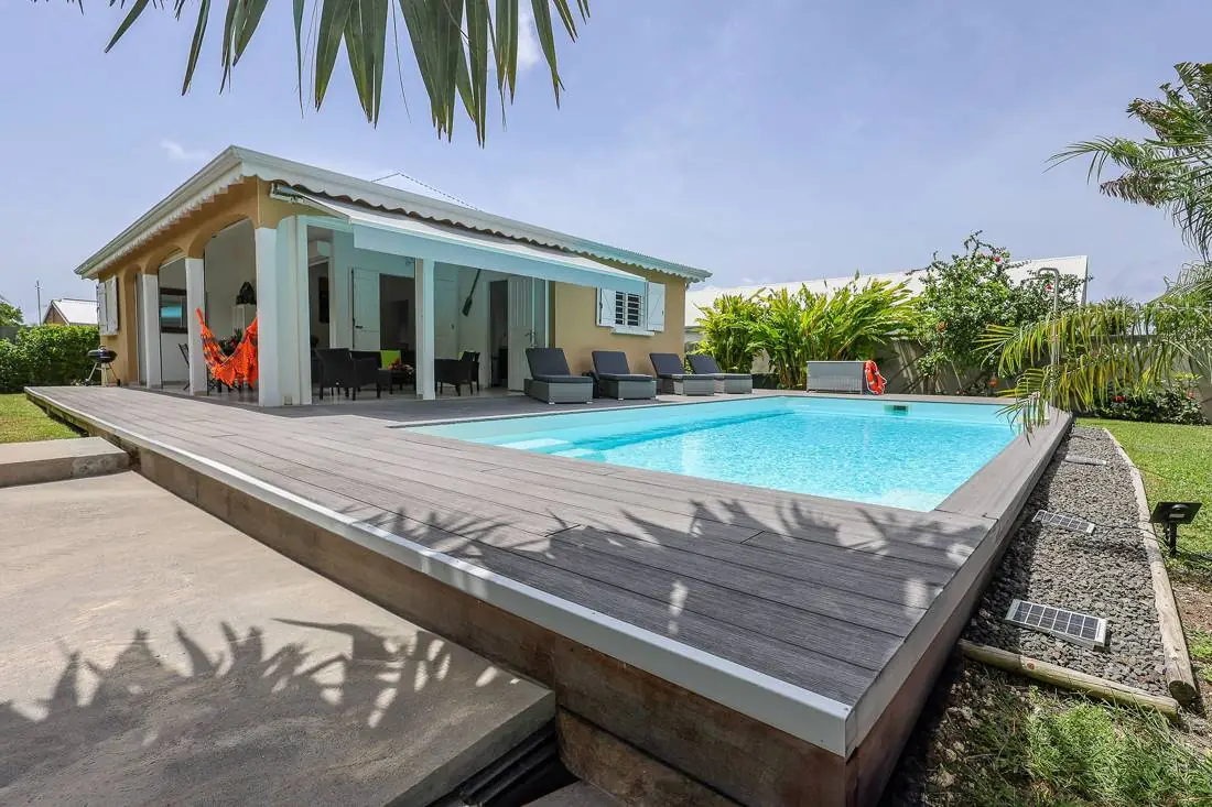 Villa de plain-pied et piscine au sel à Saint-François